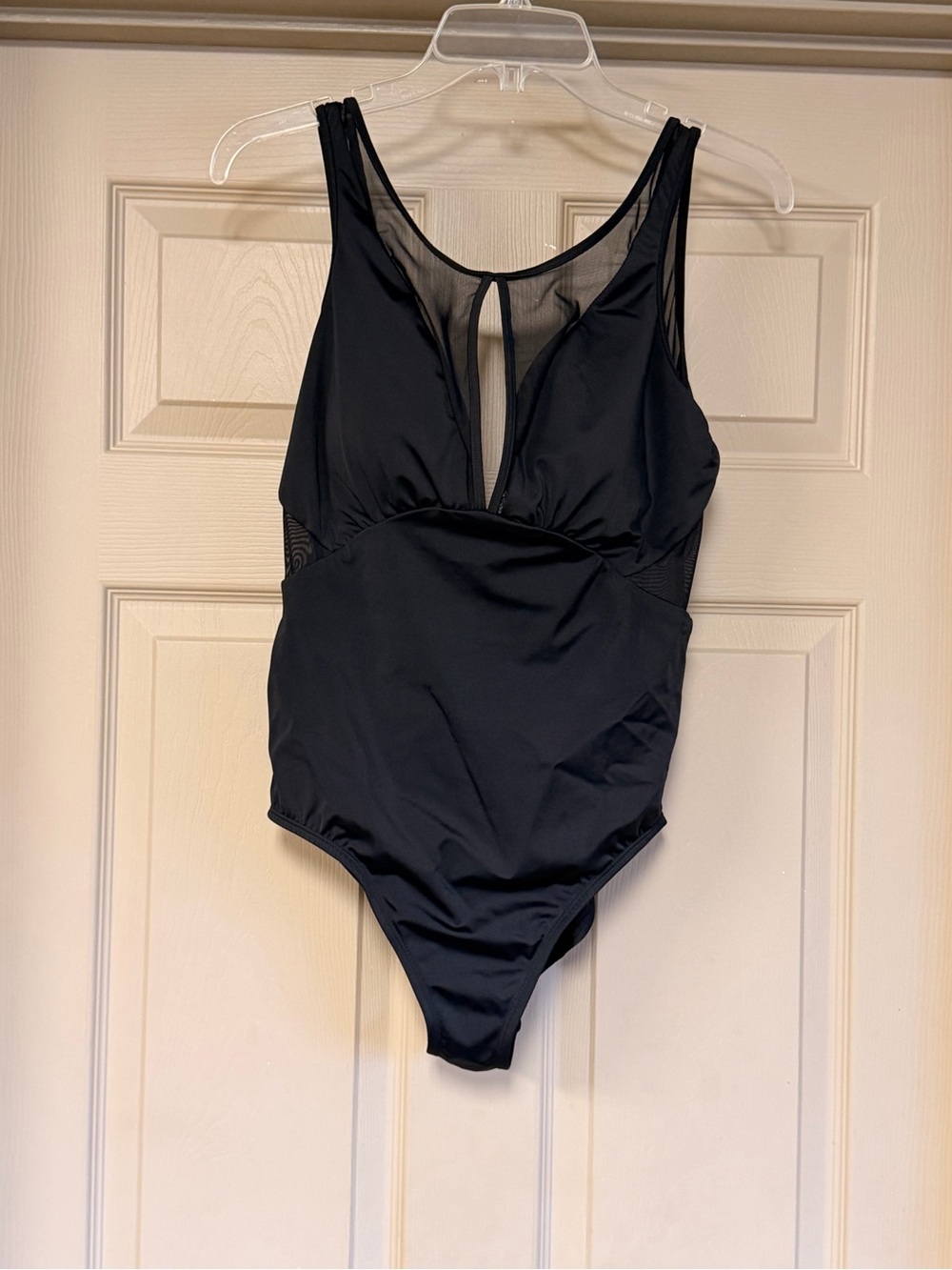 Time and Tru Women’s Size Large Black Built in Bra One-Piece Swim Bathing Suit